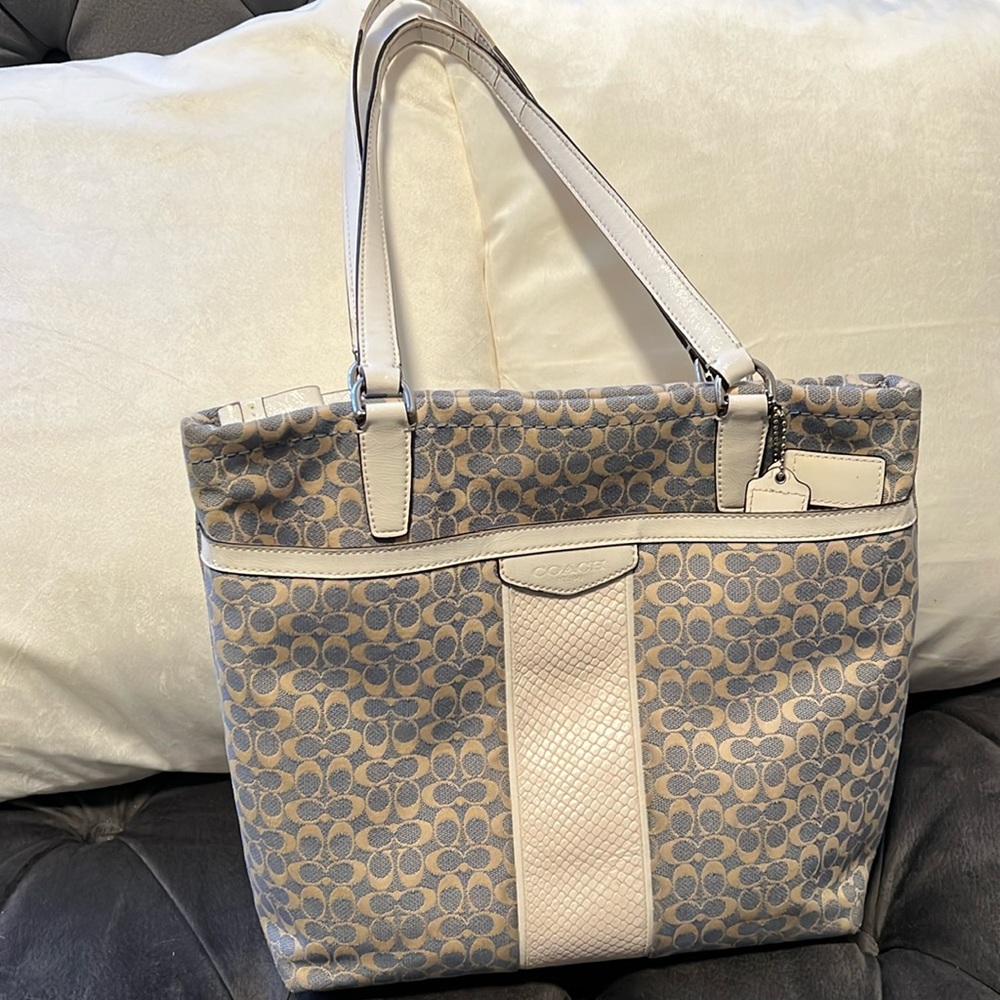 Coach bag only worn once has wear and tear on straps